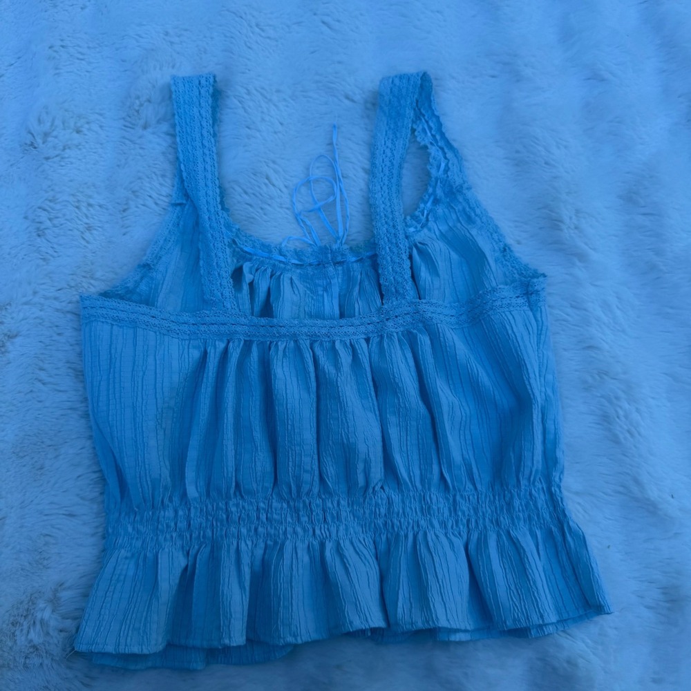 American Eagle Blue Seersucker Lace Trim Smocked Crop Tank Top Womens Medium - Picture 2 of 7